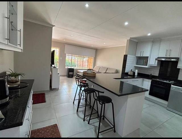 3 BEDROOM TOWNHOUSE FOR SALE IN LANGENHOVENPARK